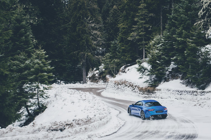 Illustration for article titled The New Alpine A110 Only Weighs 2,400 Pounds For Its 252 Horsepower